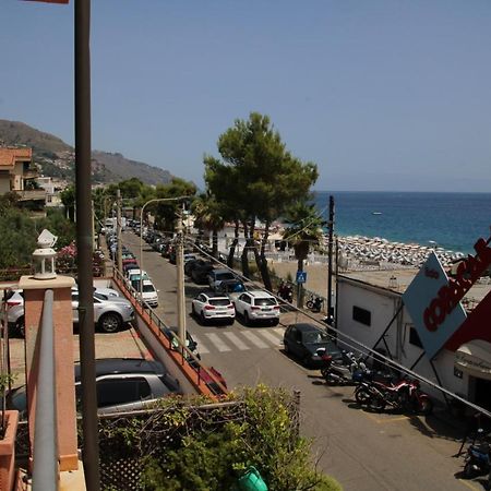 Poseidone Sea Apartment Taormina マッゼオ エクステリア 写真