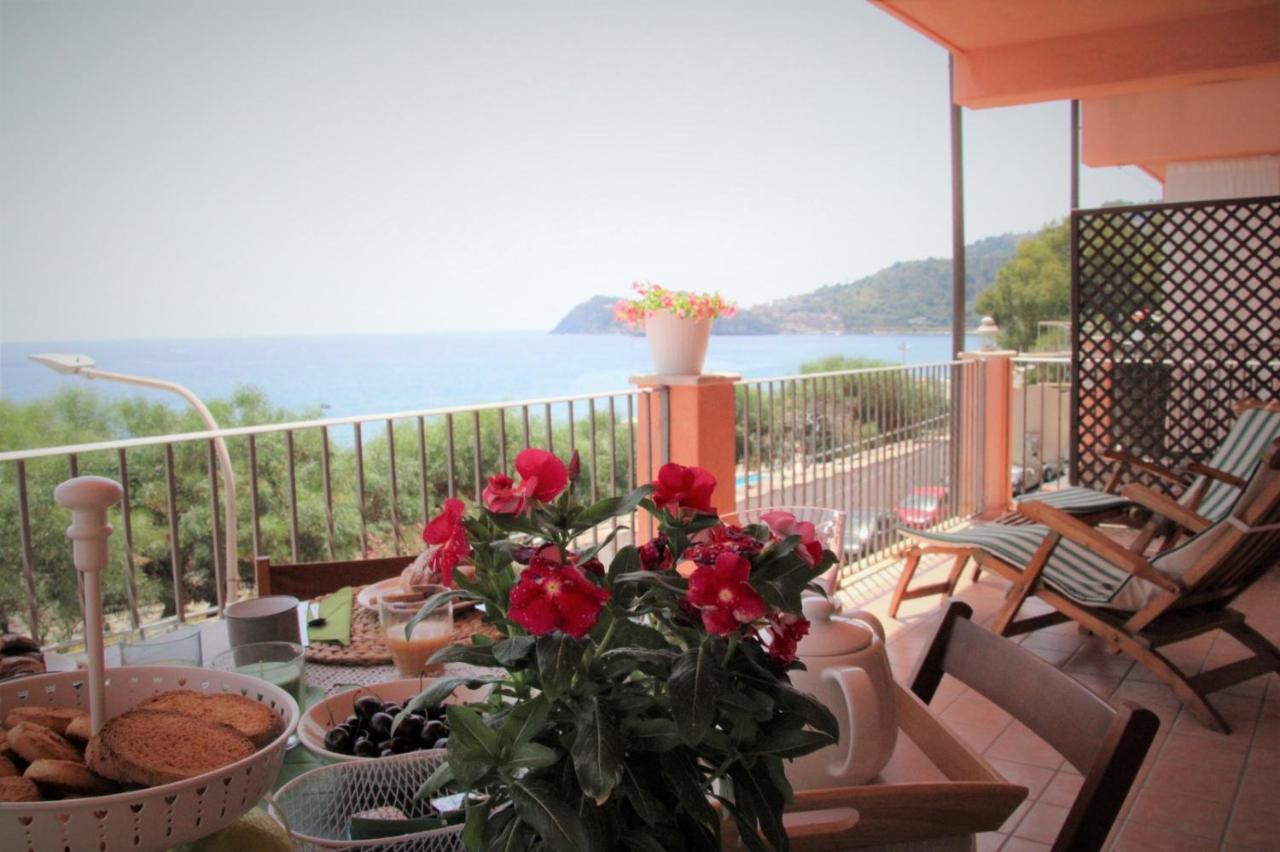 Poseidone Sea Apartment Taormina マッゼオ エクステリア 写真