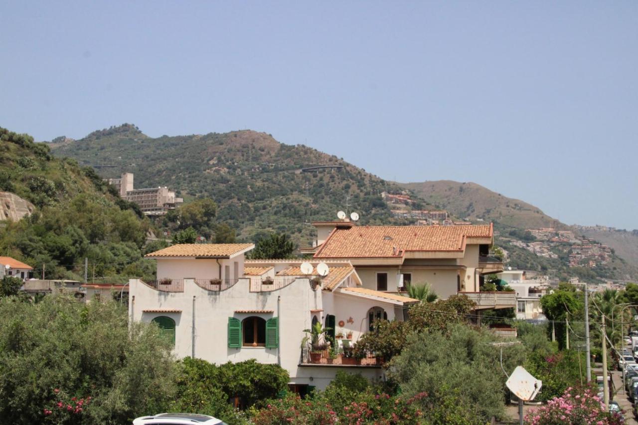 Poseidone Sea Apartment Taormina マッゼオ エクステリア 写真