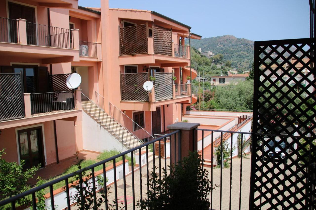 Poseidone Sea Apartment Taormina マッゼオ エクステリア 写真