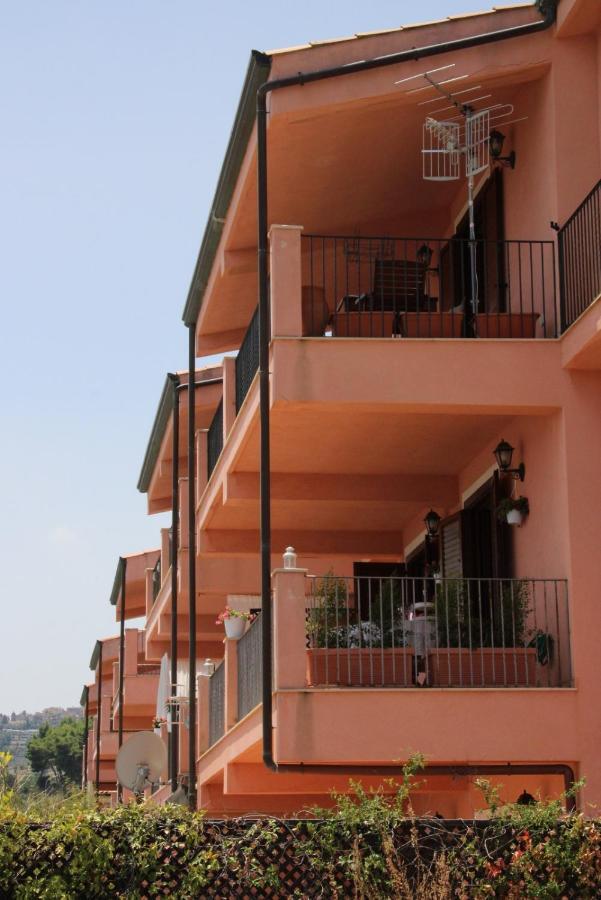 Poseidone Sea Apartment Taormina マッゼオ エクステリア 写真