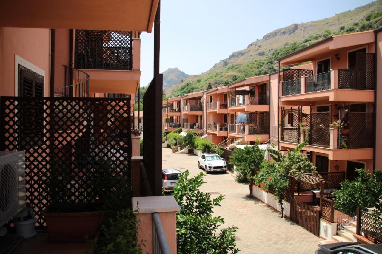 Poseidone Sea Apartment Taormina マッゼオ エクステリア 写真