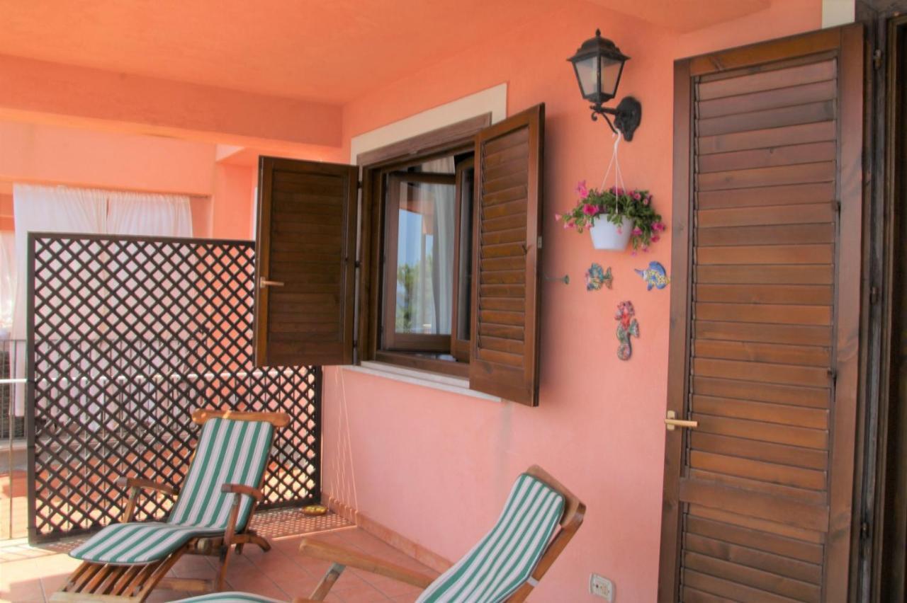 Poseidone Sea Apartment Taormina マッゼオ エクステリア 写真