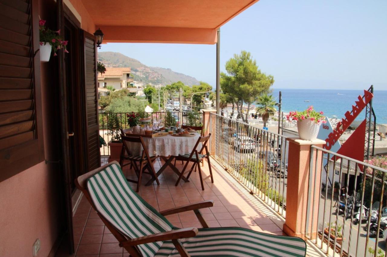 Poseidone Sea Apartment Taormina マッゼオ エクステリア 写真