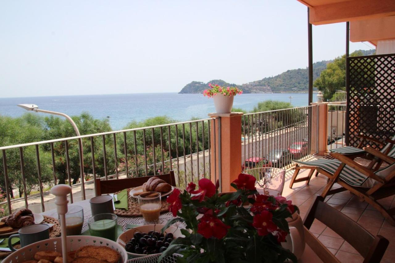 Poseidone Sea Apartment Taormina マッゼオ エクステリア 写真