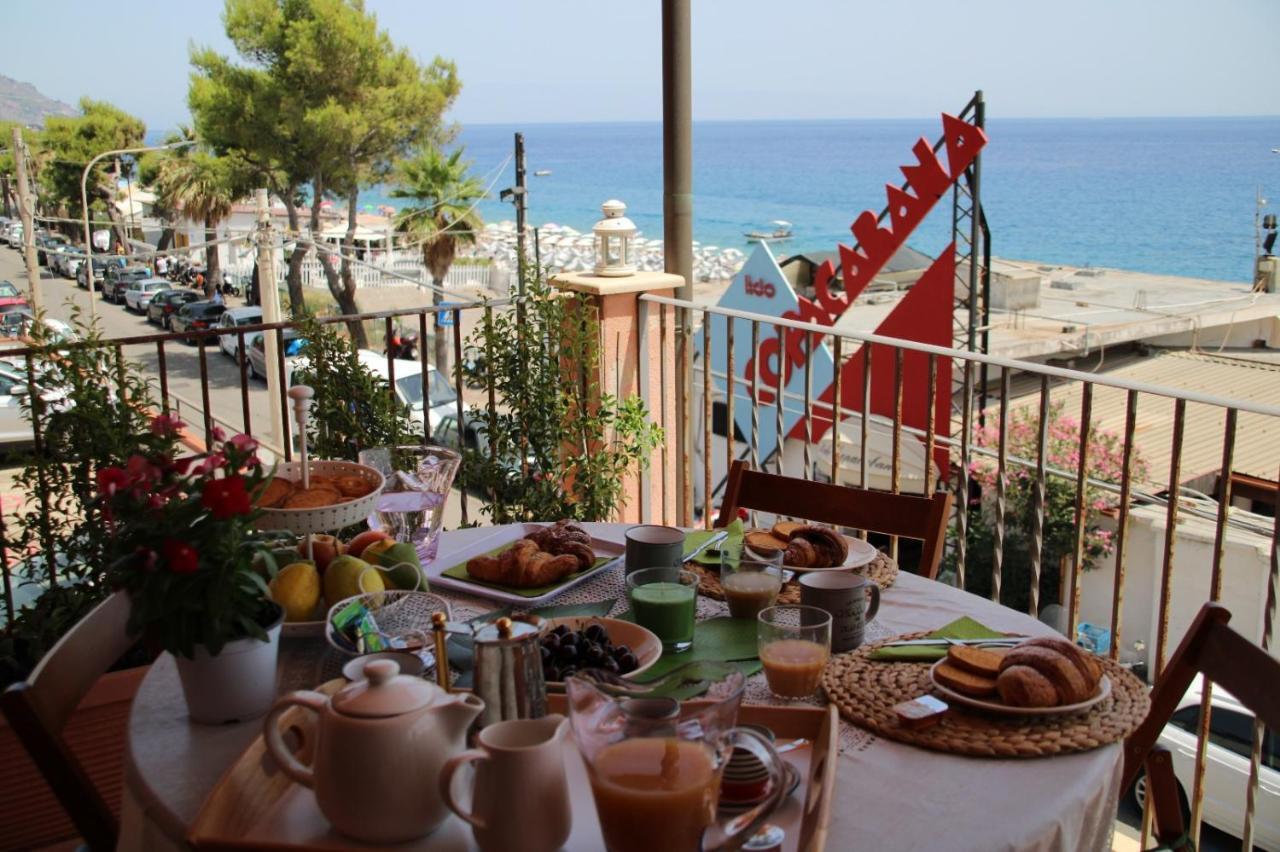 Poseidone Sea Apartment Taormina マッゼオ エクステリア 写真